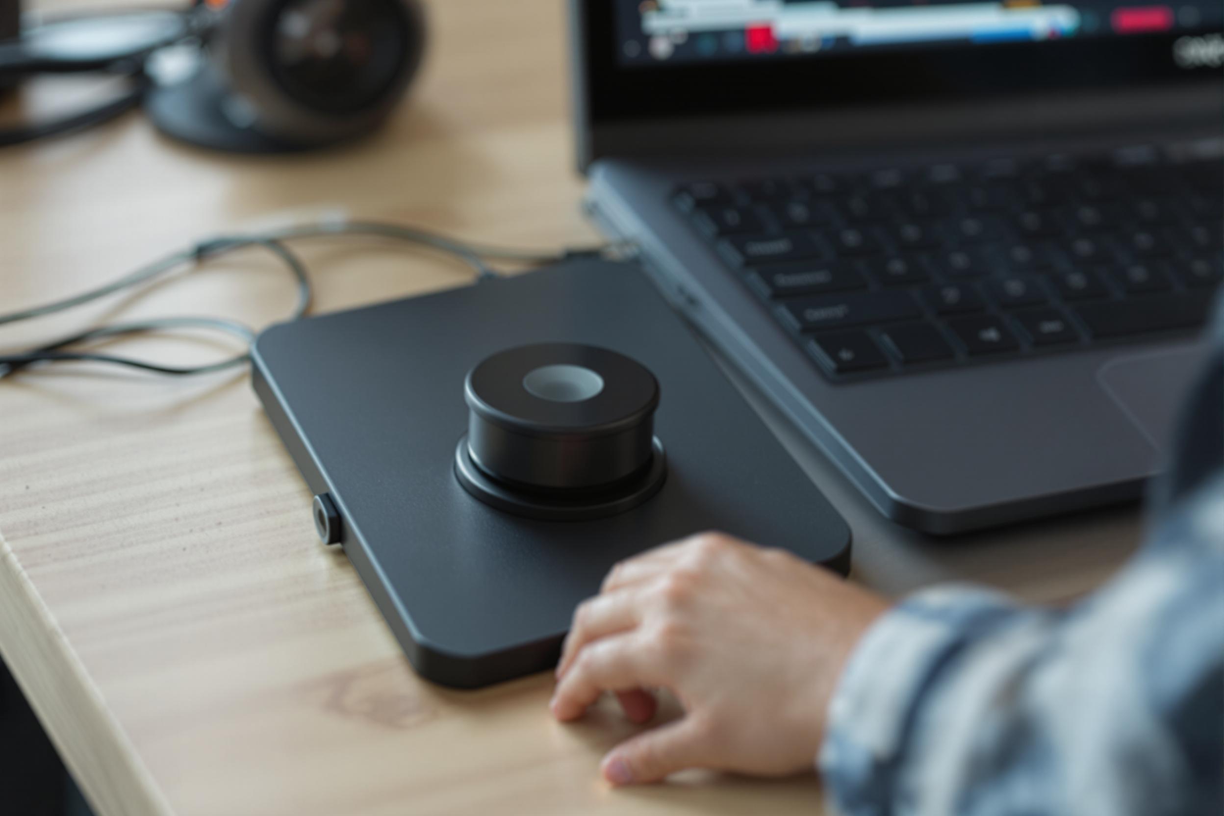 Desk push button for tracking hours in Google Sheets